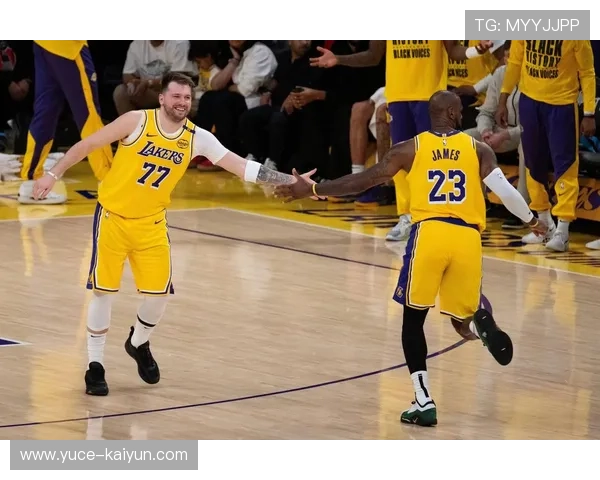 湖人队新赛季阵容强势出击 詹姆斯带领年轻核心冲击总冠军